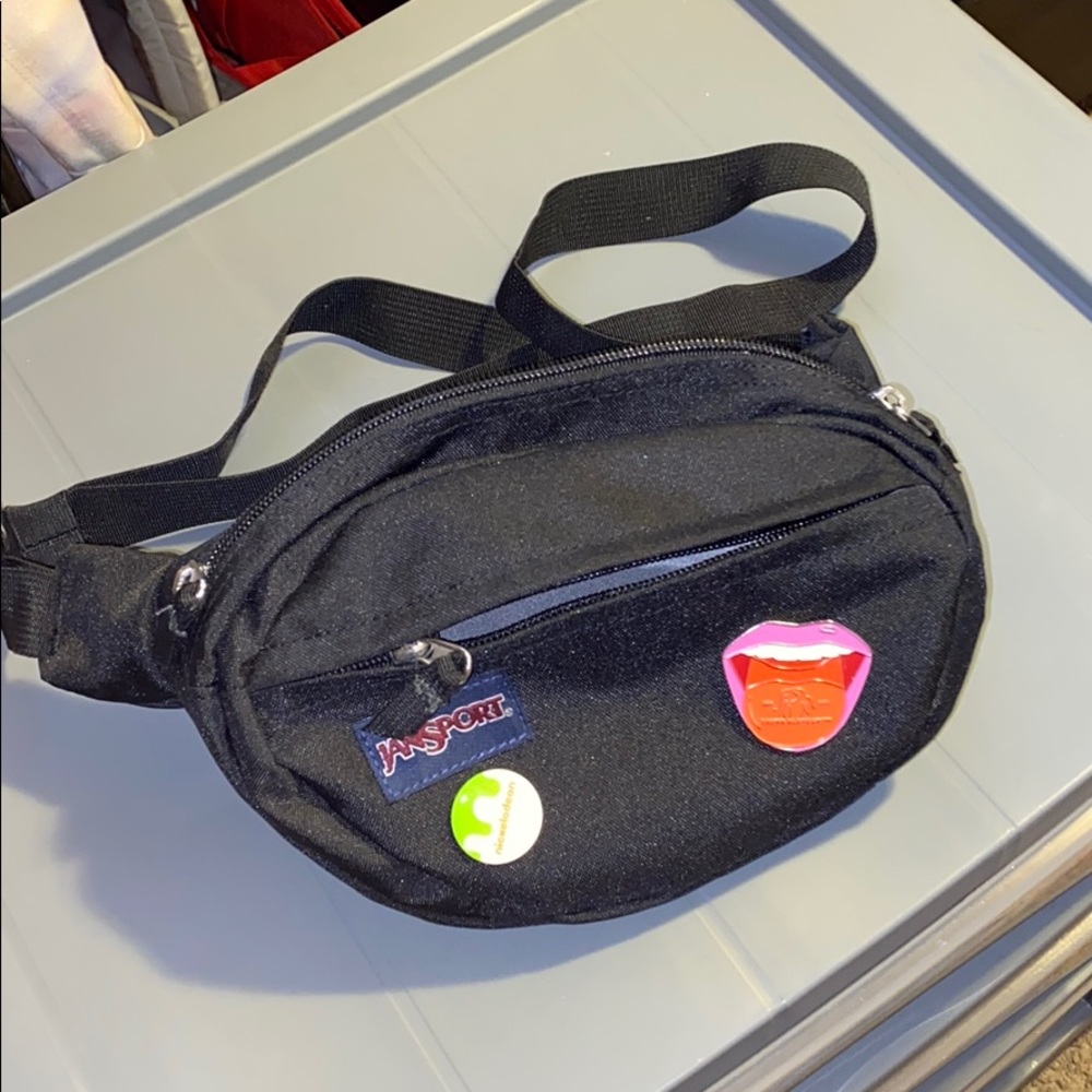 jansport fanny pack w/ pins